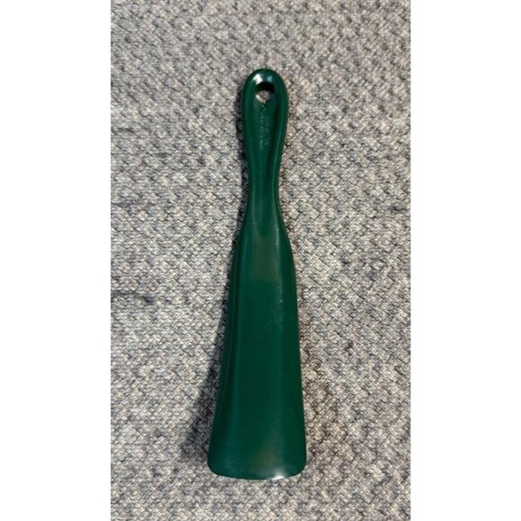 GUCCI Shoehorn Green 7" with Iconic GUCCI logo in gold - Picture 3 of 6